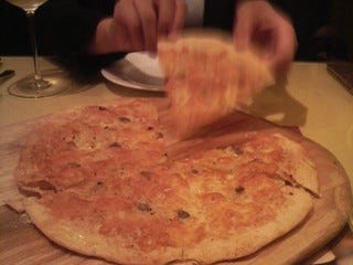 アンチョビとガーリックのピザ