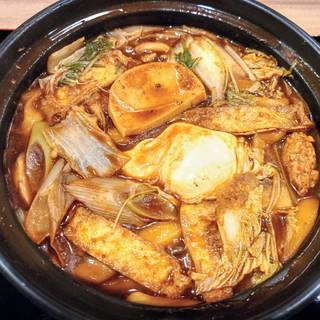 赤味噌煮込みうどん　ピリ辛つくね入り