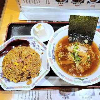 チャーハンと半ラーメンセット