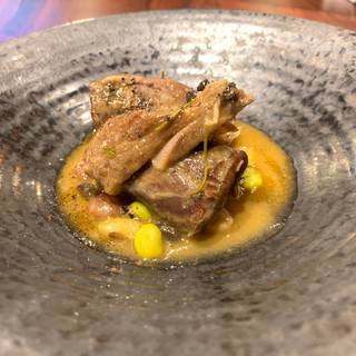 ワインラムのブレゼ　４種類の豆の煮込み