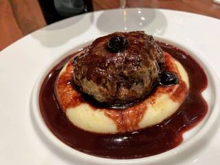 馬肉のステークアッシェ　赤ワインとカシスのソース