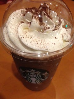 ダーク　モカ　チップ　クリーム　フラペチーノ