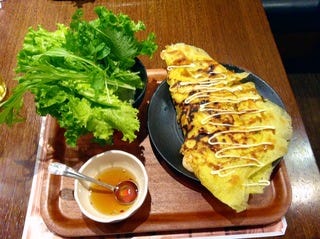 豚肉とキャベツ＆焼きそば入りバインセオ