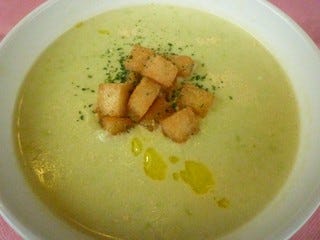 空豆と新じゃが芋　チーズのスープ