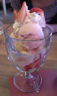 ストロベリーパフェ