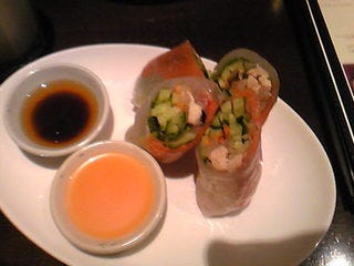 サーモンと蒸し鶏の生春巻きポッピアソット