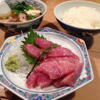 天然ぶりの叩き 鶏豆腐付き