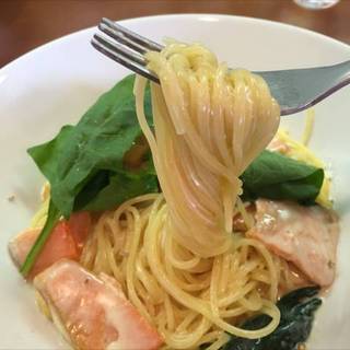 スモークした飛騨サーモンのクリームパスタ