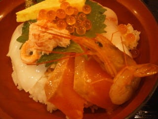 朝引き鮮魚いろどり丼