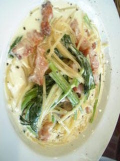 ほうれん草とベーコンのクリームパスタ