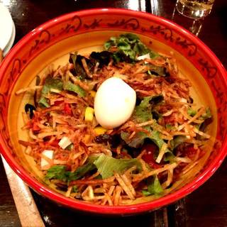 カリカリポテトと半熟玉子のＺＡＣＺＡＣサラダ