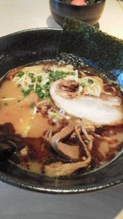黒ラーメン