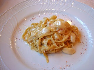 毛ガニとホワイトアスパラのクリームソース　タリエリーニ