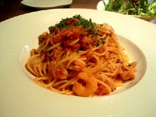 魚貝と玉ねぎのトマトソーススパゲティ