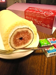まるごといちじくロールケーキで
