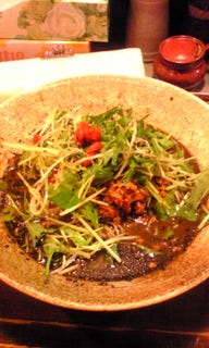 黒ゴマタンタン麺