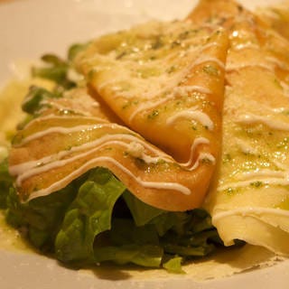 エビとアボガドのクレープサラダ