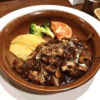 濃厚ビーフシチュー仕立てのハンバーグ