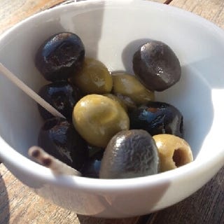 ２種類のオリーブのマリネ