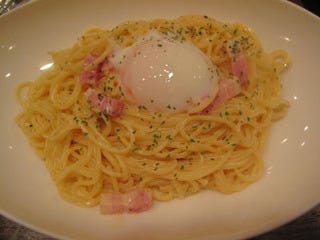 半熟卵の濃厚カルボナーラ