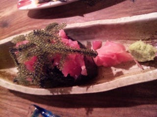 マグロと海ぶどうの軍艦