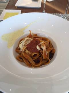 黒胡椒のフィットチーネ豚頬肉のバルサミコ煮