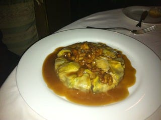 白レバー、ハツ、砂肝のアンディーブ包み焼き　クルミソース