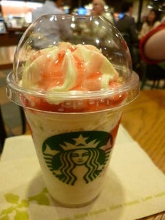 ストロベリー　チーズケーキ　フラペチーノ