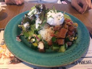 まぐろとアボカドのポキボウル