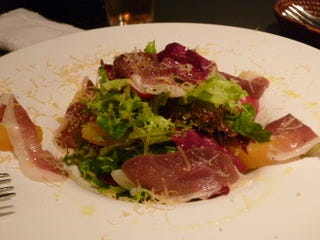 鴨の自家製生ハム旬のフルーツのサラダ