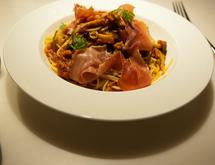 生ハムとキノコのパスタ