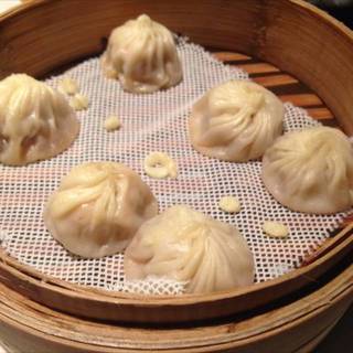 海鮮３種食べ比べ小龍包