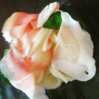 福島県産桃とホタテと生ハムの冷製パスタ