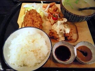 【名物】地鶏メンチカツとチキン南蛮　トリグラスソースとポン酢
