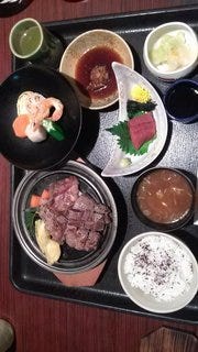 お昼のステーキ膳
