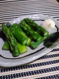 採れたてアスパラ塩茹で