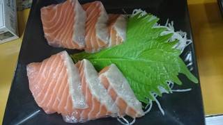 サーモンの刺身