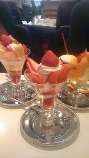 三種の苺パフェ