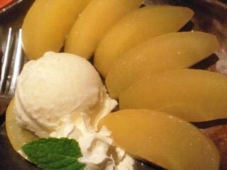 季節のコンポート、塩アイスのせ