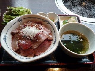 米沢牛炙り牛刺し丼ランチ