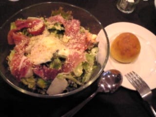 生ハムとほうれん草のシーザーサラダ