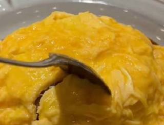 デミグラスソースのオムライス