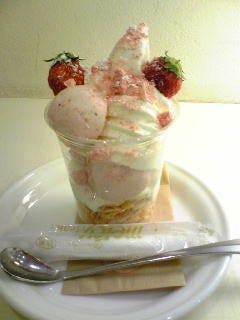 いちごパフェ
