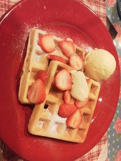 ベトナムコーヒーとワッフル