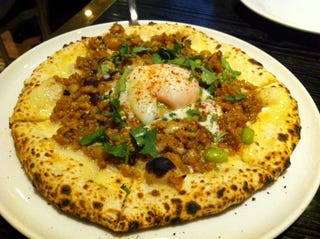 キーマカレーのピッツァ