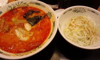 ピリ辛とんこつネギラーメン