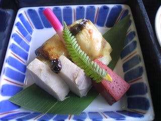 ブリ白葱巻きと八幡蒟蒻辛子焼