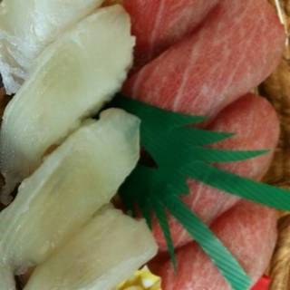 本マグロとヒラメのにぎり寿司