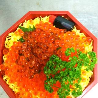 イクラ丼