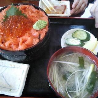 トロサーモンいくら丼